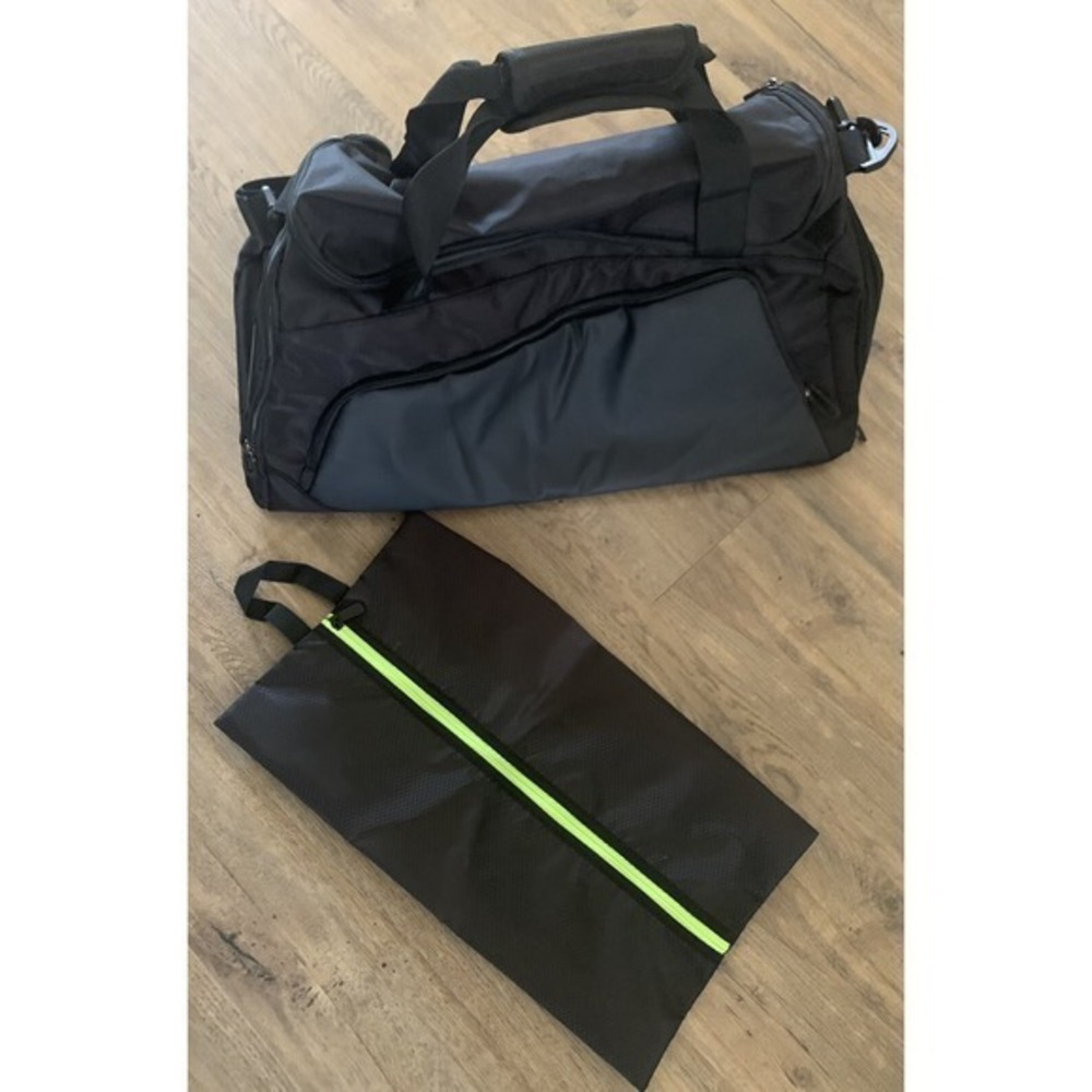 Generic Black Duffle Bag with Shoulder Strap NWOT